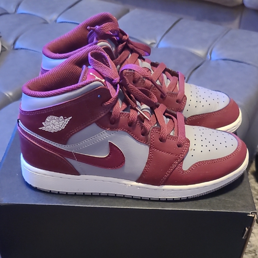 Air Jordan 1 Mid 'Cherrywood Red' - Picture 1 of 8